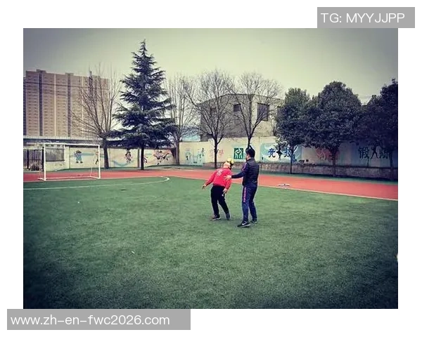 掌握足球踩单车技巧的秘诀与训练方法助你提升球技和场上表现 掌握足球踩单车技巧的秘诀与训练方法助你提升球技和场上表现